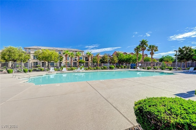 view of swimming pool