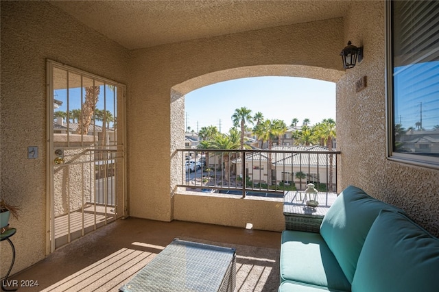 balcony featuring an outdoor hangout area