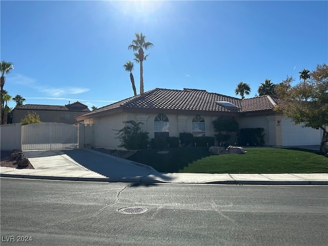 view of front of house featuring a front yard