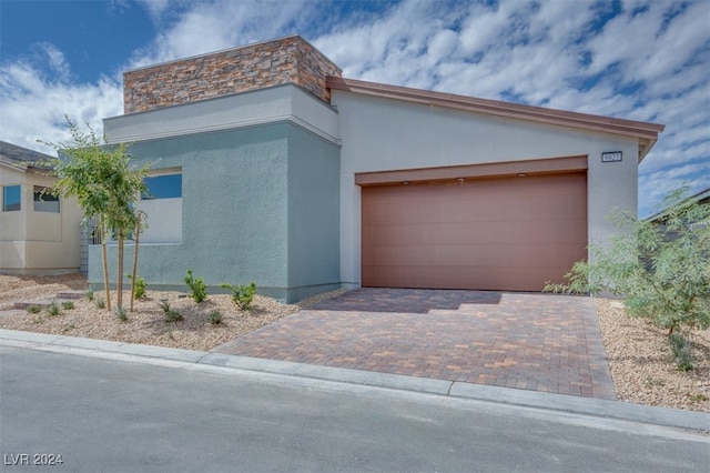 view of front facade featuring a garage