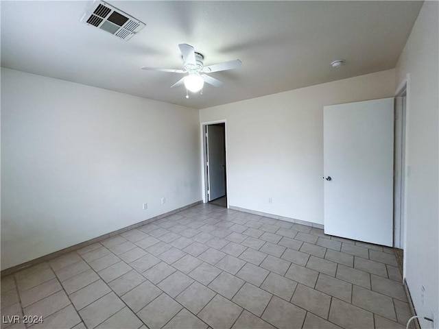 empty room featuring ceiling fan