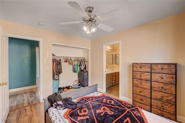 bedroom featuring light wood-style floors, ceiling fan, baseboards, and a closet