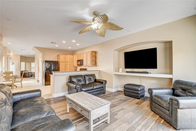 living room with recessed lighting, light wood-style flooring, baseboards, and ceiling fan