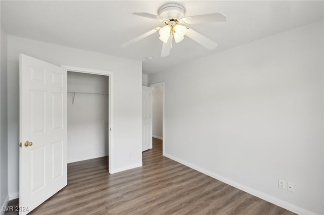 unfurnished bedroom with ceiling fan, dark hardwood / wood-style floors, and a closet