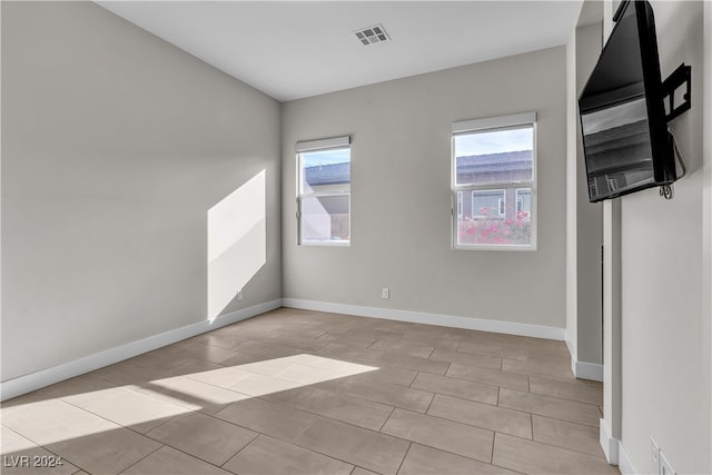 unfurnished room featuring light tile patterned floors