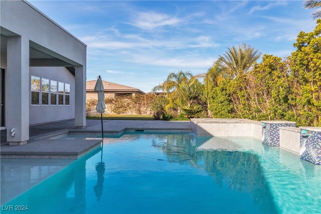 view of swimming pool