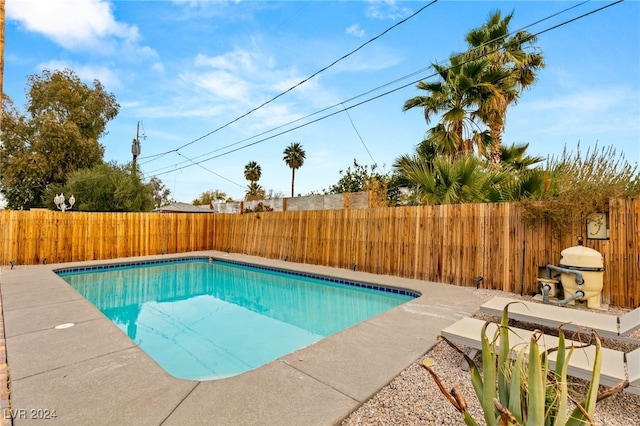 view of swimming pool