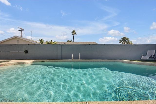 view of swimming pool