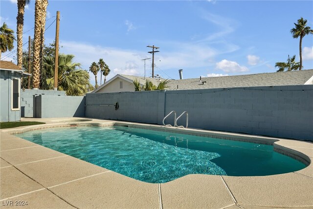 view of swimming pool