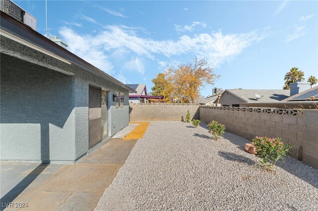 view of yard with a patio