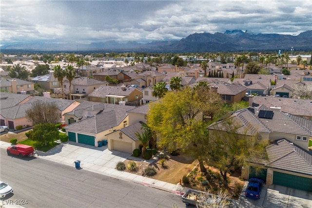 bird's eye view featuring a mountain view