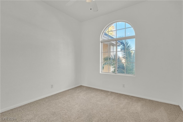 unfurnished room with carpet and ceiling fan