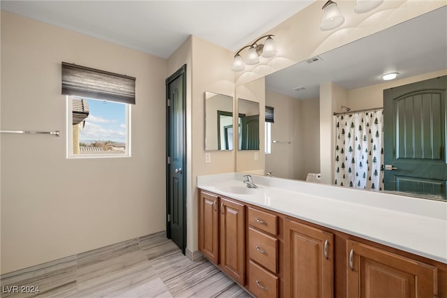 bathroom featuring a shower with shower curtain and vanity