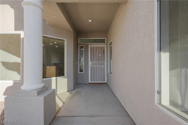 view of exterior entry with stucco siding