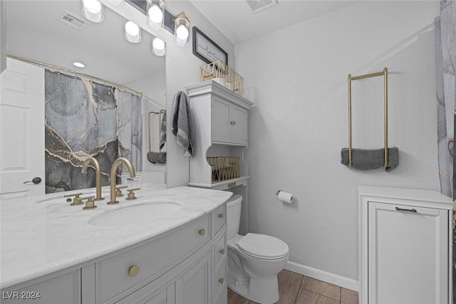 bathroom with a shower with shower curtain, vanity, and toilet