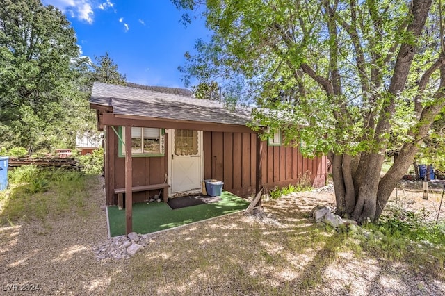 view of outbuilding