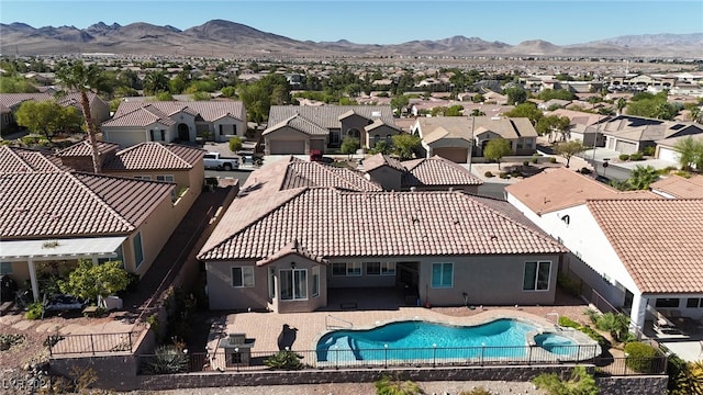 bird's eye view featuring a mountain view