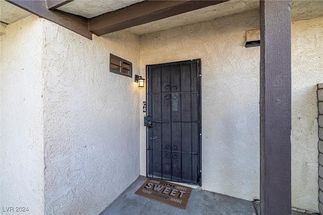 view of exterior entry with stucco siding