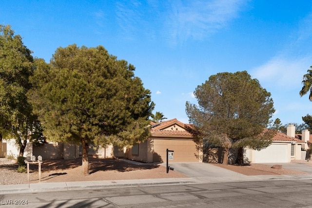 view of front facade featuring a garage