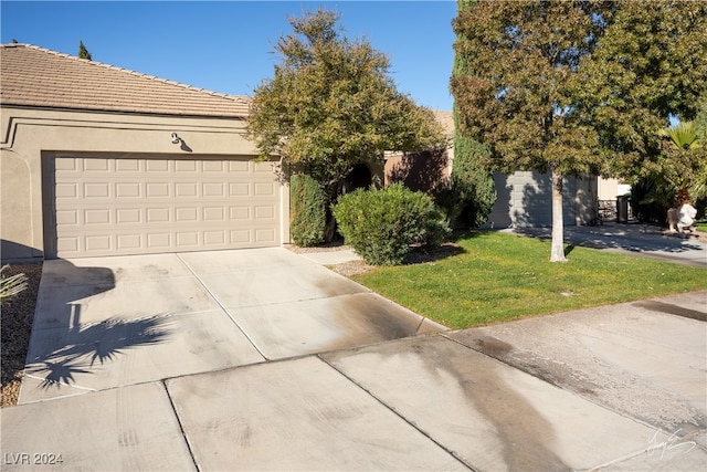 view of front of house with a front lawn