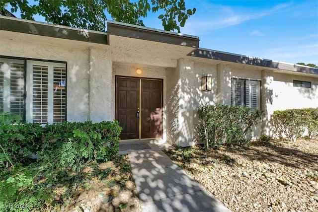 entrance to property with stucco siding