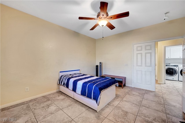 bedroom featuring separate washer and dryer and ceiling fan