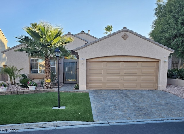 view of front facade featuring a garage and a front lawn