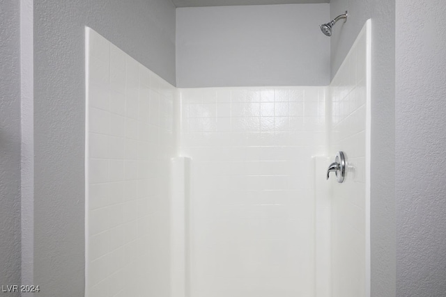 bathroom with a tile shower