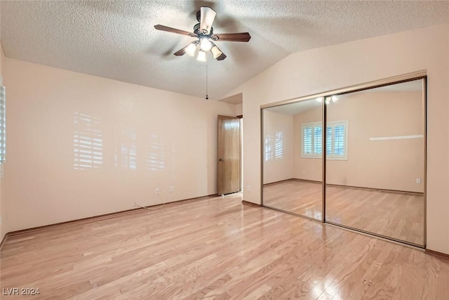 unfurnished bedroom with ceiling fan, a closet, a textured ceiling, and light wood-type flooring