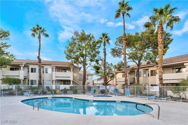 view of swimming pool