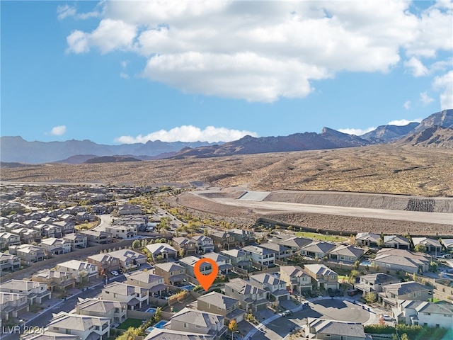 birds eye view of property featuring a mountain view