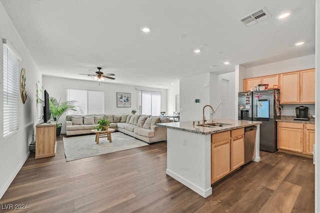 kitchen with appliances with stainless steel finishes, ceiling fan, dark wood-type flooring, sink, and a center island with sink