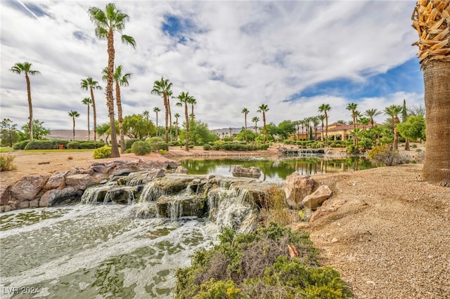 view of yard featuring a water view