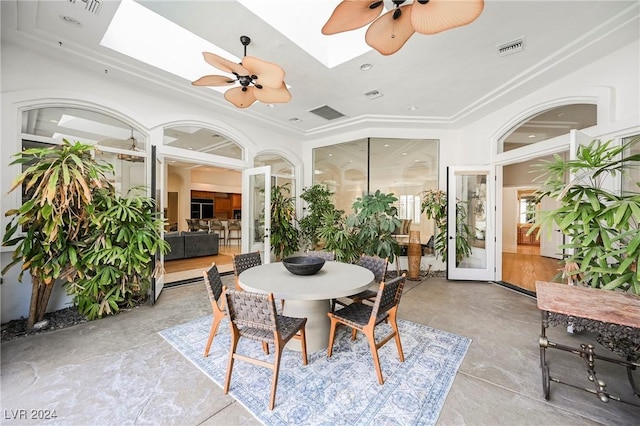 sunroom / solarium featuring a skylight and ceiling fan