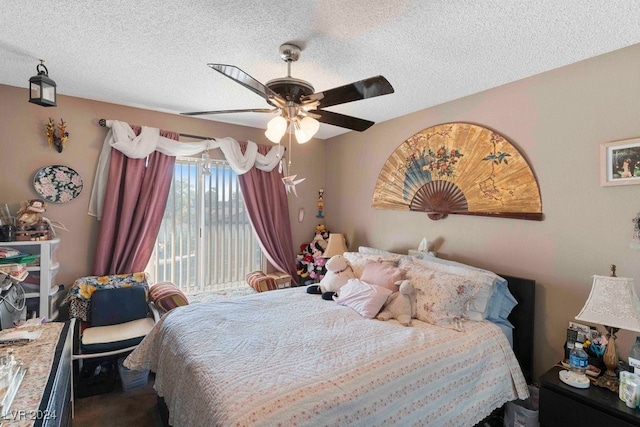 bedroom featuring ceiling fan and a textured ceiling