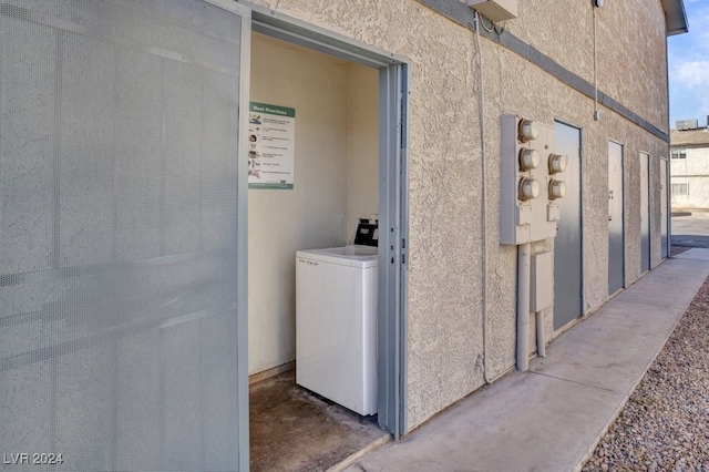 4740 Corsaire Ave, Las Vegas, NV 89115 - laundry area with washer / dryer