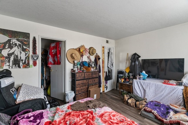 4740 Corsaire Ave, Las Vegas, NV 89115 - bedroom with wood finished floors and a textured ceiling