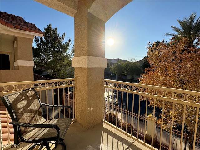 balcony featuring a mountain view