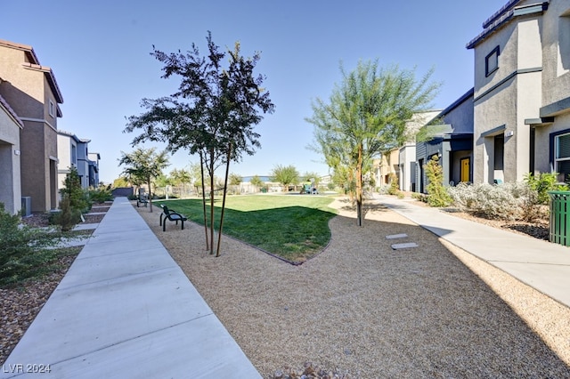 view of property's community featuring a lawn