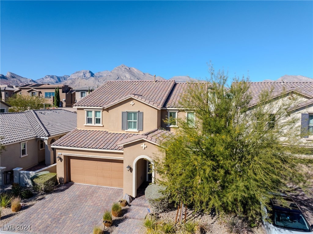 view of front of property featuring a mountain view and a garage