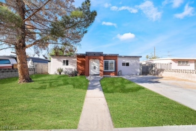 view of front of house with a front lawn