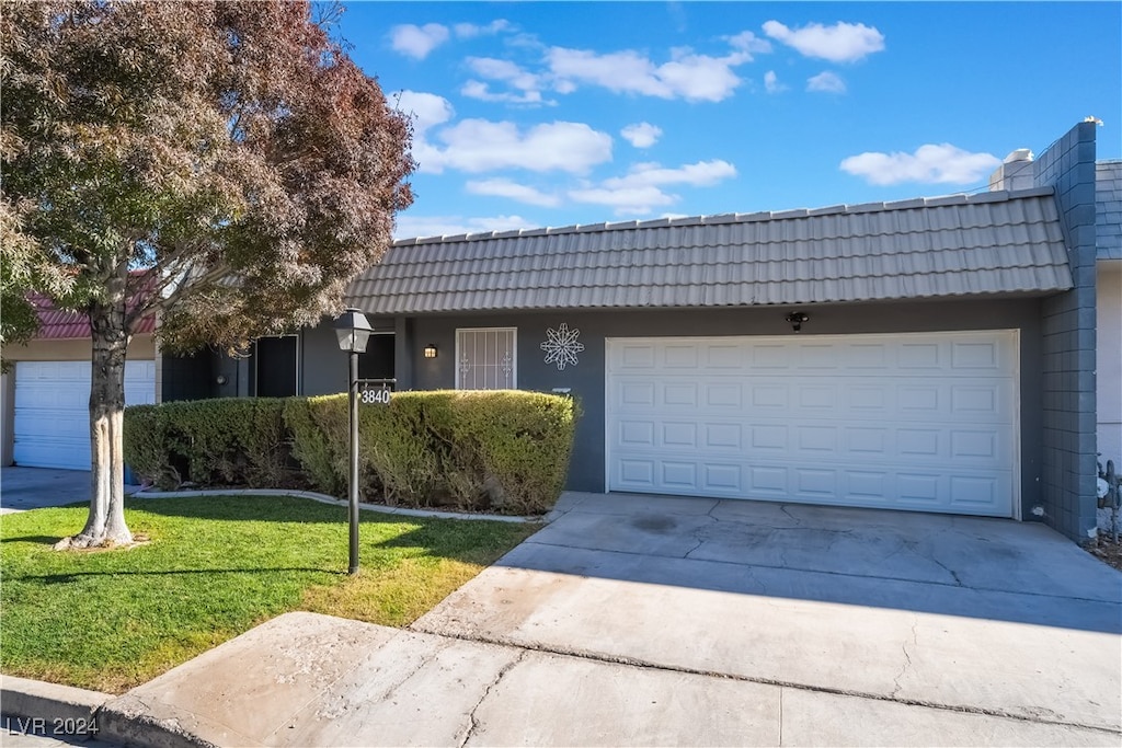 view of front of home featuring a garage and a front lawn