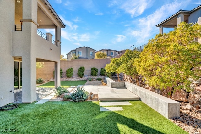 view of yard featuring a patio