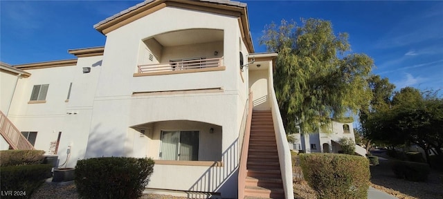 view of front of house with a balcony