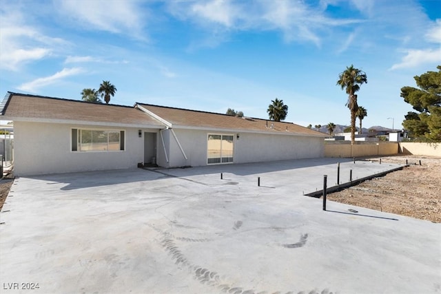 view of front of home featuring a patio area