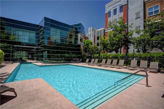 view of swimming pool