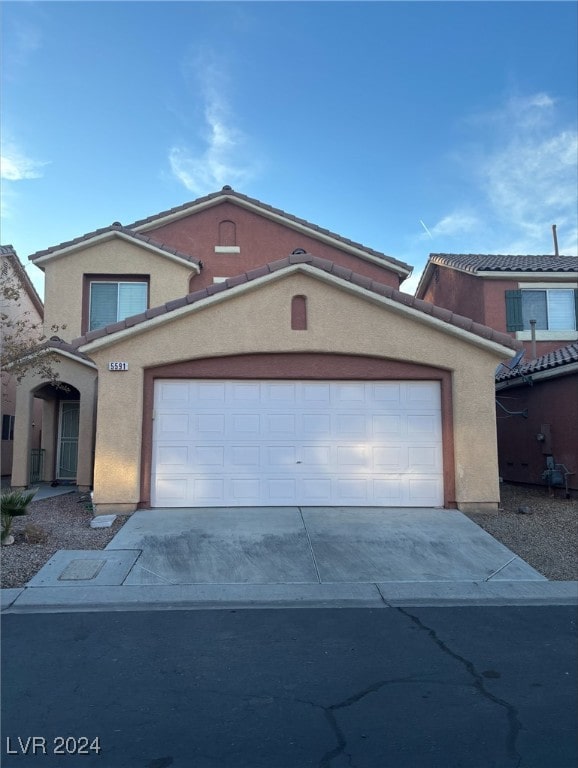 view of front facade featuring a garage