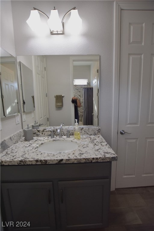 bathroom featuring vanity and an inviting chandelier