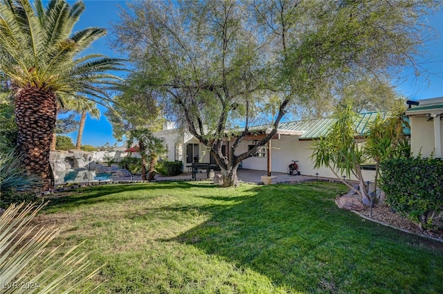 view of yard featuring a patio