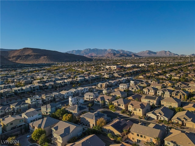 bird's eye view featuring a mountain view